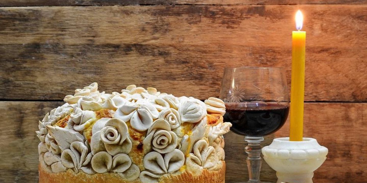 Slava slavski kolač i vino shutterstock 1187255494 708x940